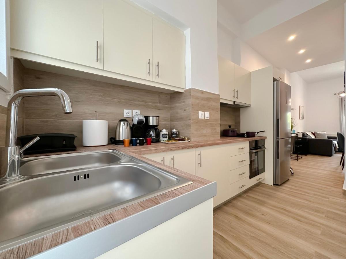 Apartamento Santa Barbara I2 Cozy 61Sqm Apt In Nea Smirni Atenas Exterior foto